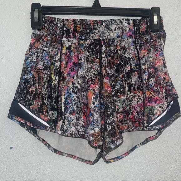 lululemon athletica Pants - Lululemon  Colorful Women's Athletic Shorts size 4 EUC